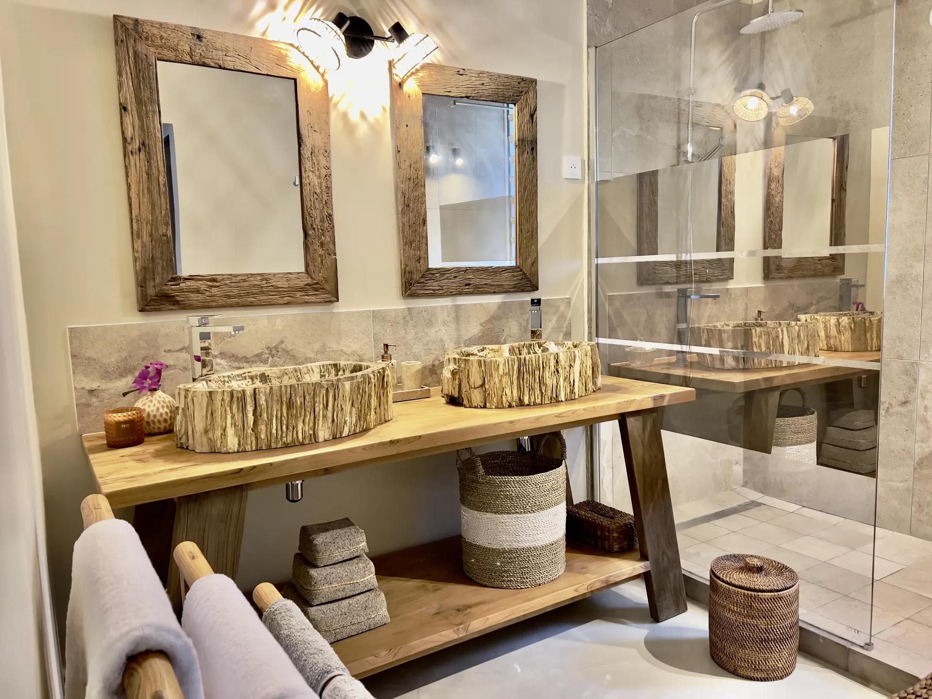 Salle de bain de la chambre Carambole à La Belle du Sud